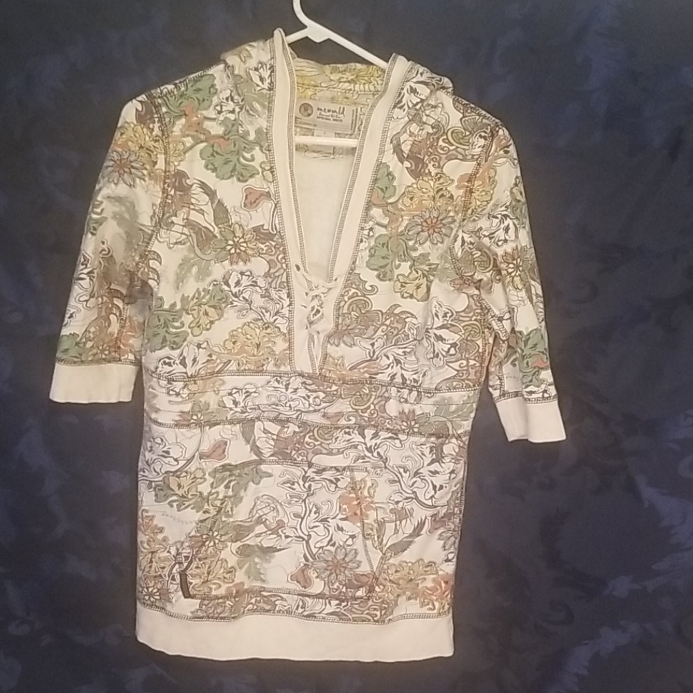 Pullover hoddie